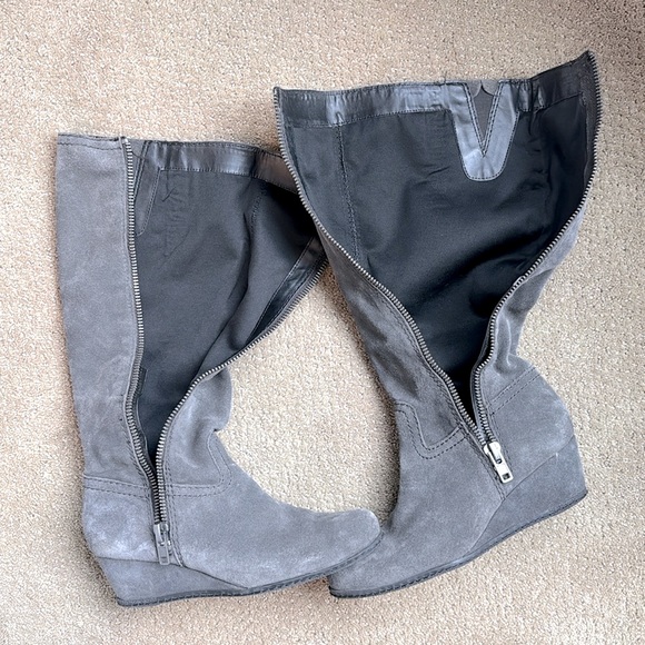 Franco Sarto Womans Size 8.5 Gray Suede Boots - Picture 4 of 11